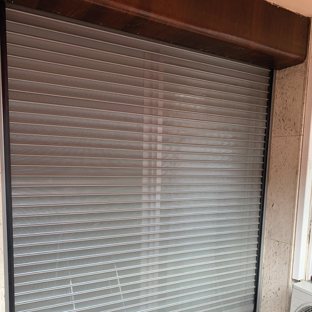 rideaux-métallique-lames-microperforées-1